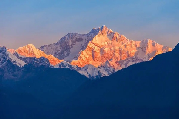 Experience Mount Kanchenjunga